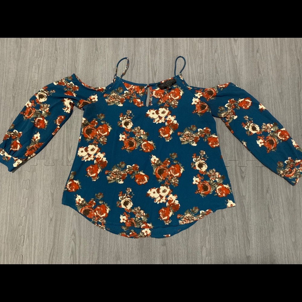 Off the shoulder blouse (M)